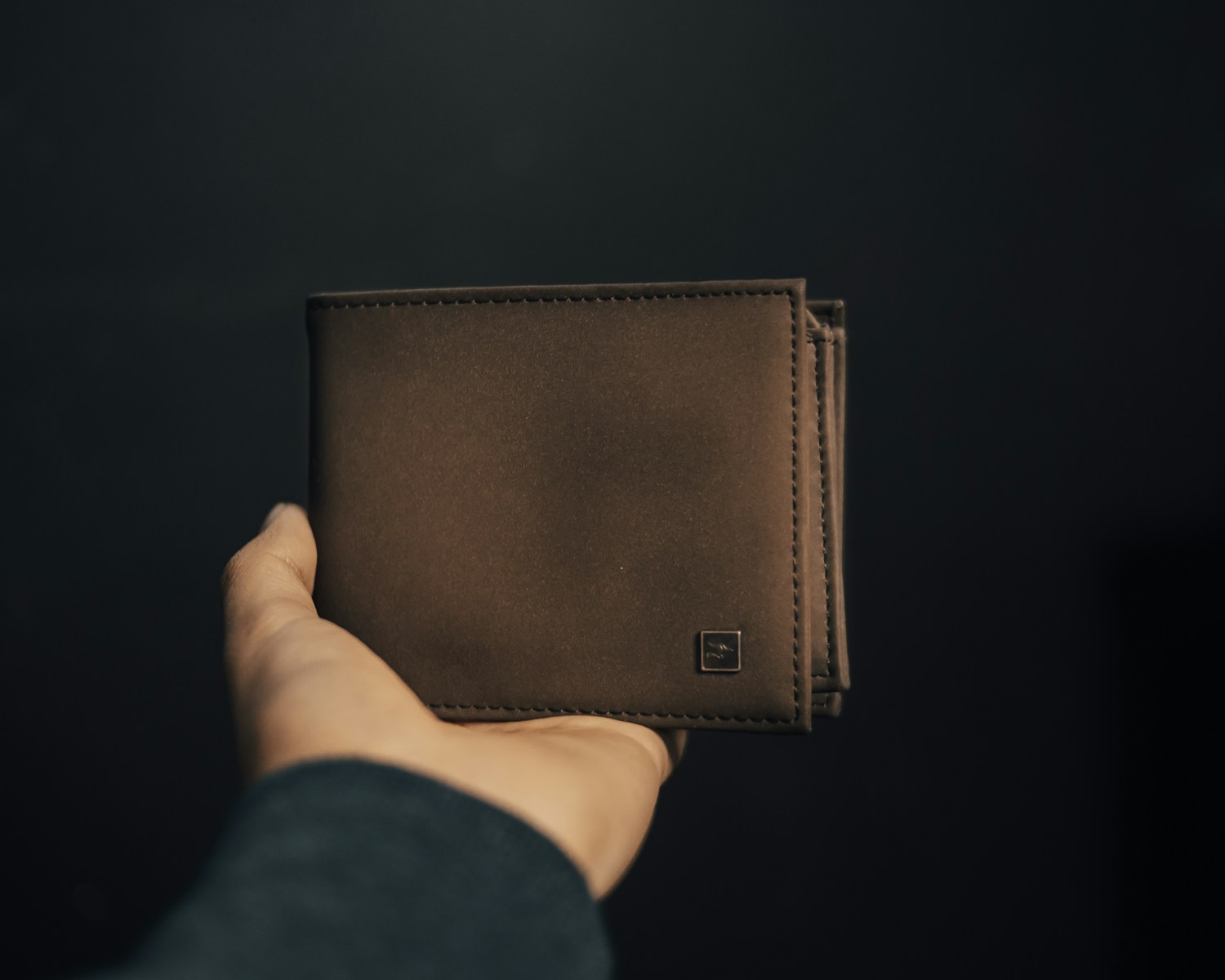 Warum eine individuell gravierte Lederbrieftasche ein unvergessliches Geschenk ist